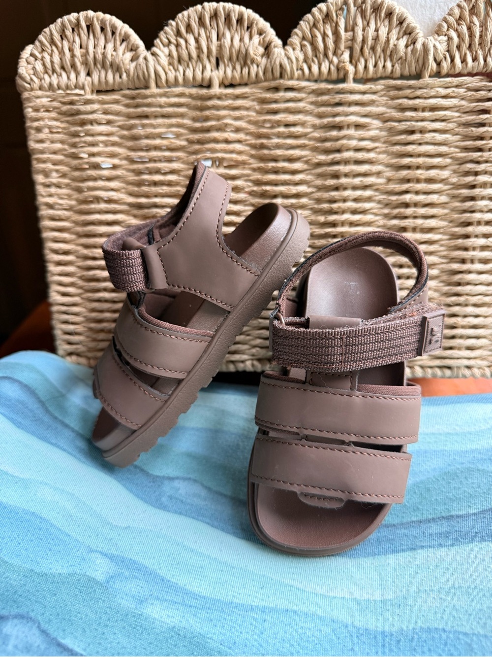 Hurley Kids Brown Strappy Sandals with Hook-and-Loop Closure